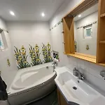 House By The Sea With Hot Tub Casa vacanze Riga