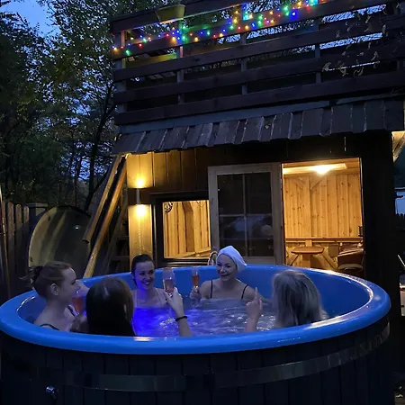Hébergement de vacances House By The Sea With Hot Tub *